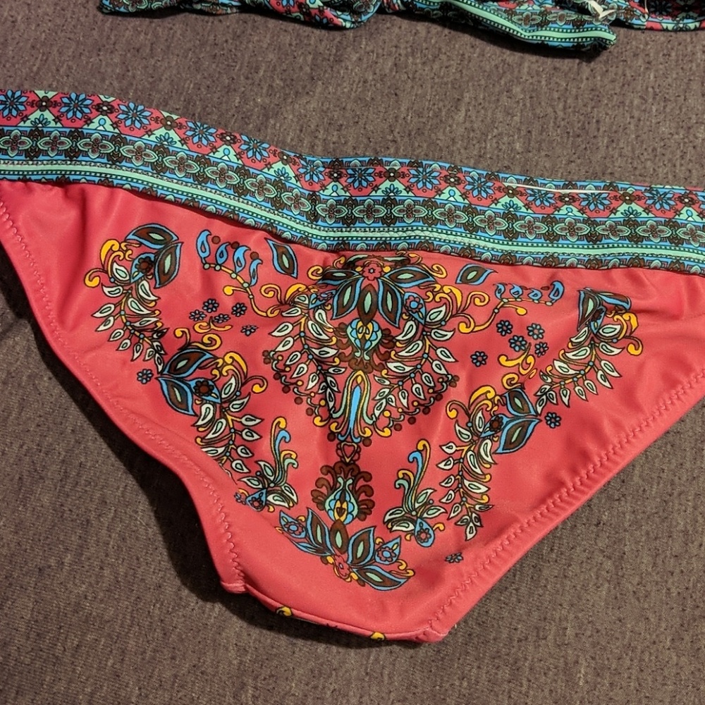 Pink bikini - Picture 3 of 4